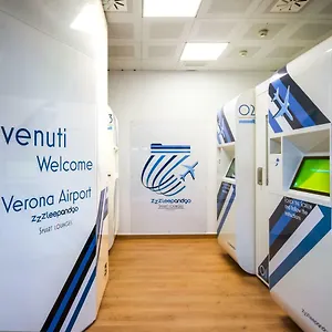 Capsule hotel Resting Pods - Zzzleepandgo Vrn Verona Airport, Caselle Di Sommacampagna